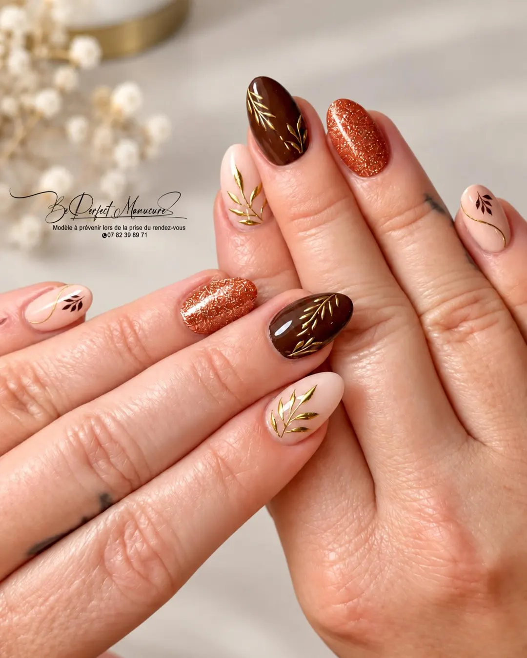 Feuilles cuivrées et paillettes