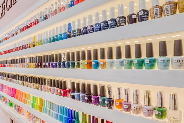 Mur de vernis OPI, Le Chat et DND du salon
